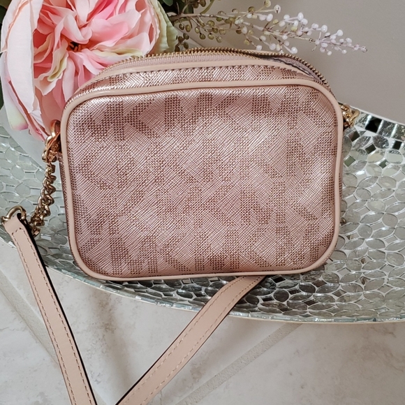 π₯³πHOST PICK!ππ₯³ π NWOT MICHAEL KORS Rose Gold Crossbody Handbag π - Picture 6 of 11